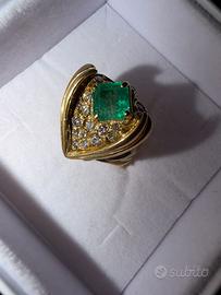 ANELLO SMERALDO , DIAMANTI E ORO MASSICCIO