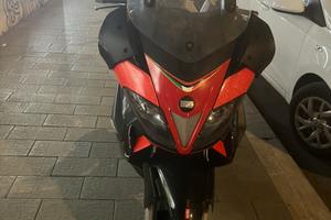 Aprilia sr max 300