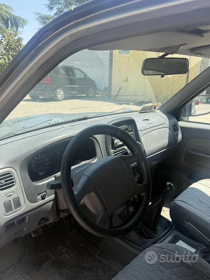 Nissan Pickup 2000 photo 5