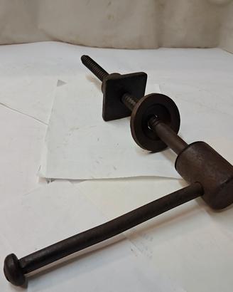 vecchia vite in ferro per morsa vintage 