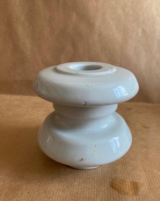 Isolatore elettrico in ceramica