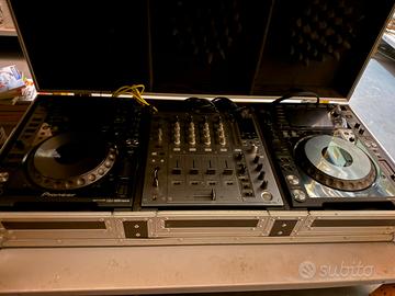 Pioneer CDJ 2000 Nexus + Mixer DJM 750 + Case