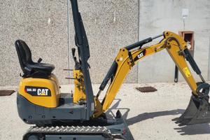 Miniescavatore usato CAT (neuson) E08-1