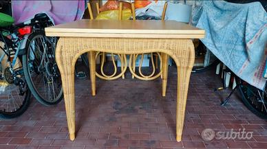 Tavolo midollino estensibile e 4 sedie 