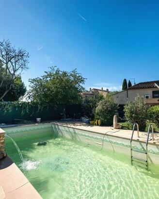 Casa indipendente di 218 m² con più di 5 locali e 