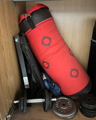 sacco boxe manubrio pesi e bilanciere