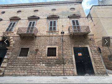 LOCALE COMMERCIALE in centro storico