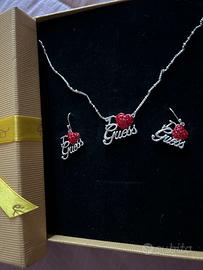 Set collana e orecchini Guess