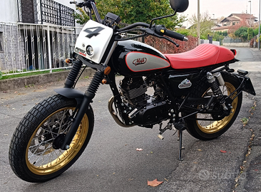 MOTO leggera 2023 Mash 125 iniezione solo 3600km
