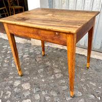 Tavoli del 700 e 800 e tanti mobili eleganti