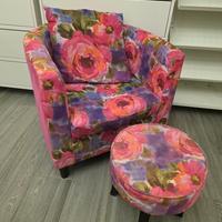 poltroncina con quadro e cuscino coordinato