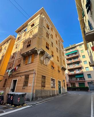 4 LOCALI A GENOVA