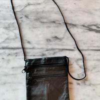 Piccola borsa pochette in pelle nera