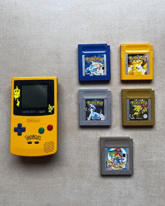 Game Boy Color Pikachu Edition + 5 Giochi