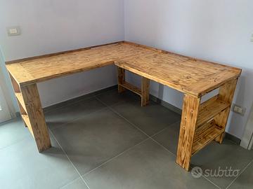 Scrivania angolare in legno artigianale