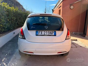 Lancia Y versione platinum