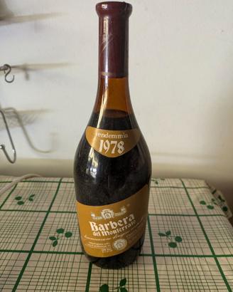 bottiglia di vino Barbera del Monferrato 1978