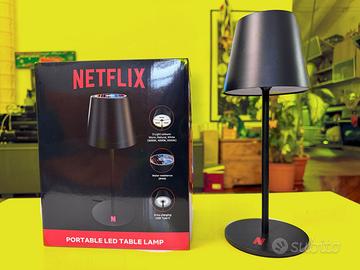 Lampada da tavolo LED portatile con logo Netflix