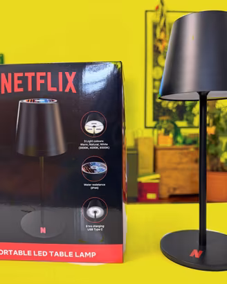 Lampada da tavolo LED portatile con logo Netflix