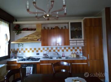 Cucina completa in legno massello