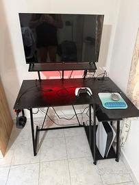 Postazione gaming scrivania
