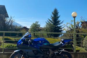 Yamaha YZF R7 Icon Blue 2025