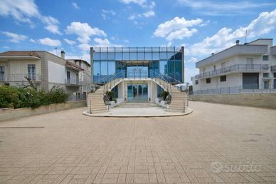 Capannone a Castellana Grotte, 6 locali