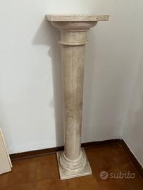 Colonna in marmo travertino
