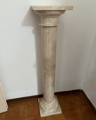 Colonna in marmo travertino