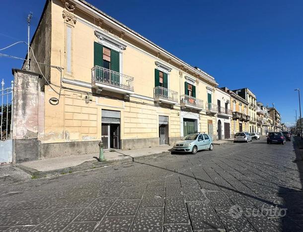 MULTILOCALE A NAPOLI