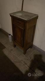 VECCHIO COMODINO