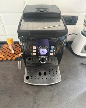 De Longhi Magnifica S macchina caffe