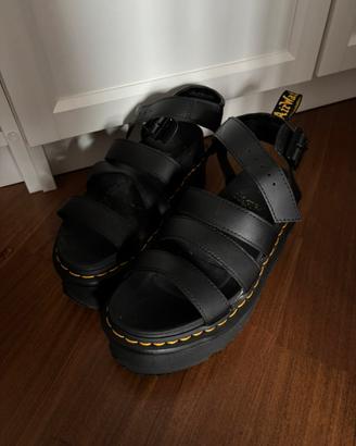 Dr. Martens sandali