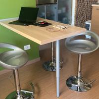 N.3 sgabelli + tavolino