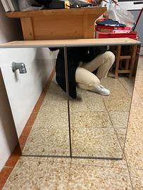 Mobile in legno e vetro