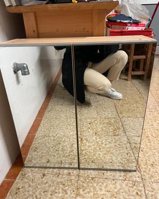 Mobile in legno e vetro