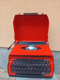 Macchina da scrivere Primavera 2000