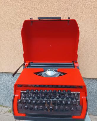Macchina da scrivere Primavera 2000