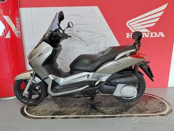 Yamaha X-Max 250