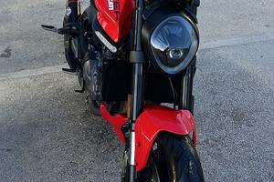 Ducati monster 937