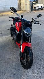 Ducati monster 937