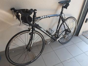 Bici da corsa Bianchi via Nirone