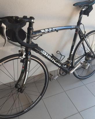 Bici da corsa Bianchi via Nirone