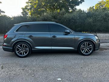 Audi q7 S line 7 posti tetto apribile diesel 272