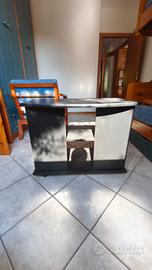 Mobile TV con ruote 