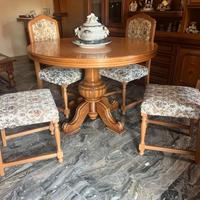 sala con tavolo rotondo 