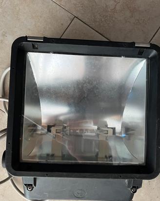 Fari per illuminazione