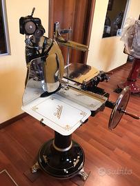 Affettatrice berkel modello C con piedistallo