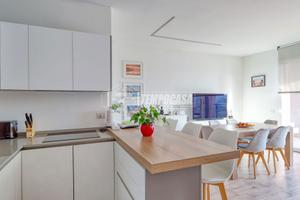 QUADRILOCALE IN A4 CON DOPPI SERVIZI E TERRAZZO