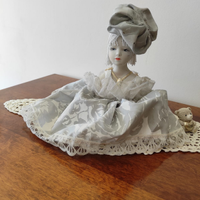 Bambola antica di porcellana portagioie